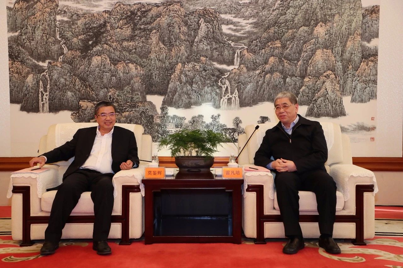 雷凡培會(huì)見中國船級社黨委副書記、總裁莫鑒輝一行
